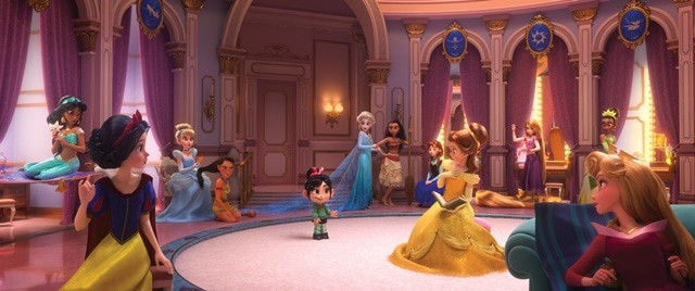 シュガー・ラッシュ：オンライン』ディズニープリンセスの共演シーンが