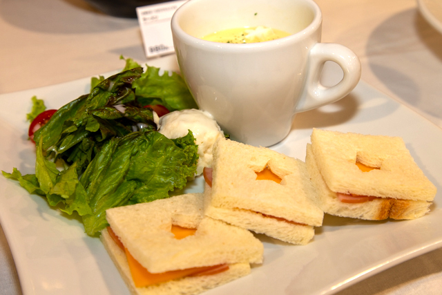 ▲ぽかぽかしてる時にお外で食べたくなるサンドイッチ／980円