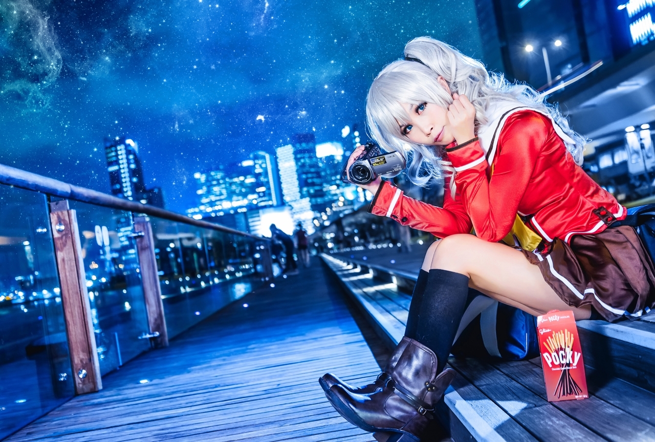 アニメ『Charlotte』不可視の能力者・友利奈緒のコスプレ特集