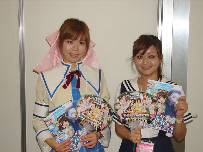 ブシロードブース配布物とコスプレイヤーさん