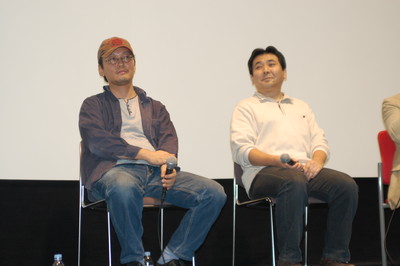 左からバンダイナムコゲームス・ゼネラルマネージャーの吉積信氏、バンダイナムコゲームス・制作プロデューサーの樋口義人氏
