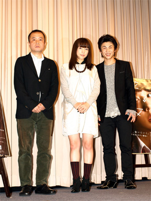 左：谷口正晃監督、中：仲里依紗さん、右：中尾明慶さん