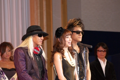 「Phoenix 2:00AM feat.Ami Suzuki」のDJ KOOさん、鈴木亜美さん、motsuさん（左から）