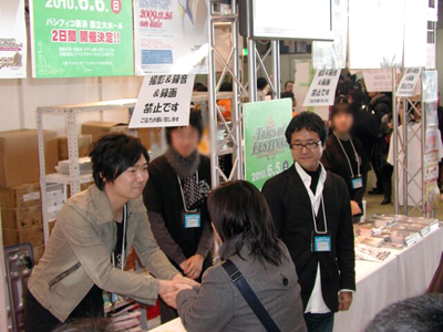 【コミケ77】小西さんお渡し会開催中にサプライズゲスト登場！？