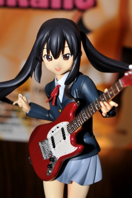 『ブリリアントステージ 中野梓』は月刊ホビージャパン4月号で誌上通販開始。(C)かきふらい・芳文社／桜高軽音部