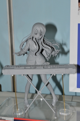 アルターの『1/8琴吹紬』塗装前サンプルが展示！ 発売は2010年予定。(C)かきふらい・芳文社／桜高軽音部