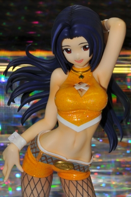 腰回りのラインが見事な三浦あずさ。<br>『ブリリアントステージ アイドルマスター 三浦あずさ サンシャインイエローver.』メガハウス／2010年3月25日発売予定<br>(C)窪岡俊之 (C)NBGI