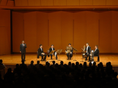 第二部ではすぎやまこういち氏が曲間でトークと進行を担当。