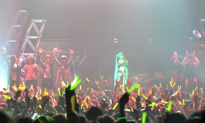 ステージラストには、楽曲提供や演奏でライブを支えたニコニコアーティストたちがステージに。