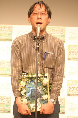 奥村勝彦編集長