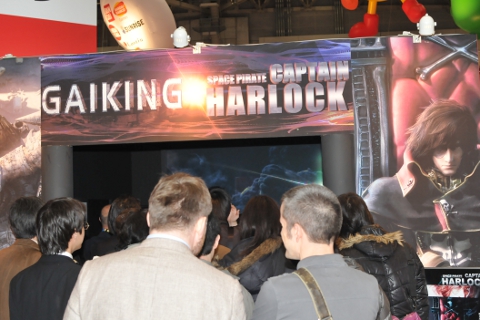 東映アニメーションの『ガイキング』『キャプテンハーロック』上映コーナーは、ビジネスデー屈指の関係者注目度（混み方）。