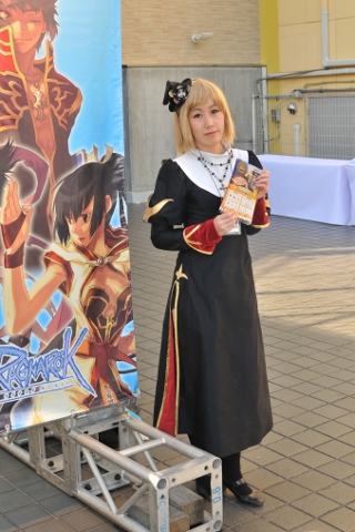 オフィシャルのコスプレイヤーさんのハイプリースト