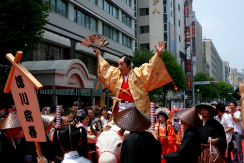 コスプレの前に、徳川宗春、戦国武将がパレード。宗春は河村たかし市長！