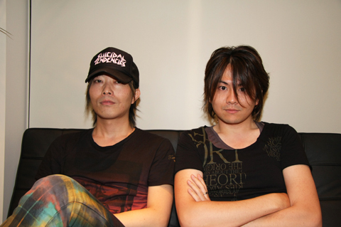 ゲストボーカルの谷山紀章さん（左）とElements Garden代表・上松範康さん（右）