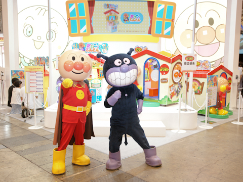 バンダイナムコブースにアンパンマンとバイキンマンが登場！