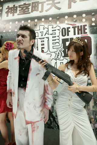 セガおなじみのキャバ嬢たちも、なんと『龍が如く of the END』のvsゾンビ仕様！