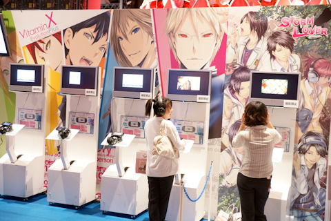 D3パブリッシャーは表側は『ドリームクラブ』大プッシュ、裏側では女性向けタイトルがズラリ。