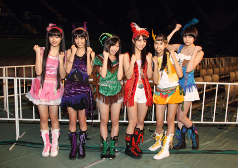 ももいろクローバーがK-1GP決勝のハーフタイムショーに出演