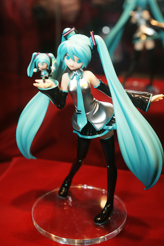 ワンフェスがアーティストを発掘プロデュースする公式レーベル“ワンダーショーケース”から、今回は3アイテムを展示販売。WSC#054“初音ミクとはちゅね”。