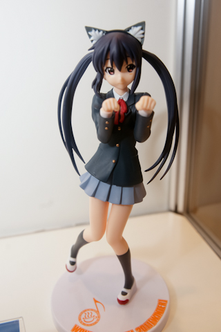 セガプライズ『けいおん！』プレミアムフィギュアVer.1.5中野梓は、同ブースに設置されたUFOキャッチャー専用のスペシャルバージョン。