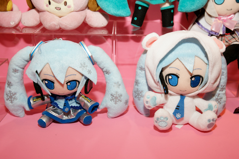 Gift・ボーカロイドぬいぐるみストラップ・雪ミク＆雪ミク白熊着ぐるみver.がイベント先行販売された。