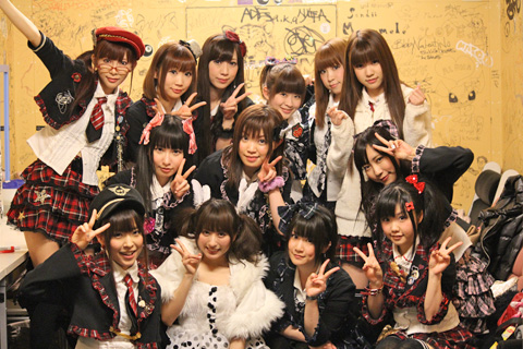 ではでは早速、いつも仲良しのアフィリア・サーガ・イーストのみなさんと一緒に！6月にニューアルバムの発売があるそうです！