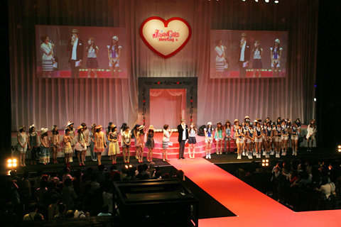 人気アイドルがファッションショー＆ライブも！