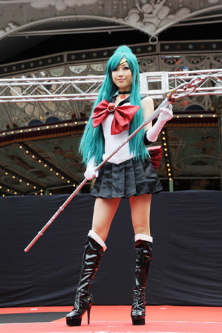 豊島園にて開催されたコスプレイベント“Cure Cosplay Festival Vol.3”。<br>園内のコスプレフォトレポートに続いて、イベントステージでは事前エントリーしていたコスプレイヤーさんが出演するファッションショーが、2回行われたので、まずは1回目の模様をお伝えしていこう。<br>＜写真：伊藤真広＞