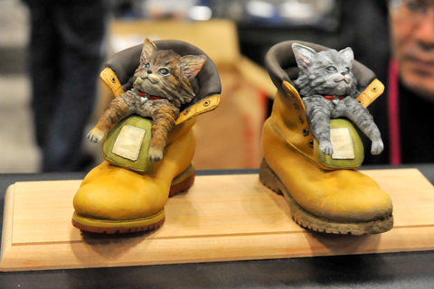 靴の中に入ってしまったペット、と言う発想がたまらなく可愛らしい「くつペット」たち。大好きな飼い主を見つめるような視線に胸キュン!