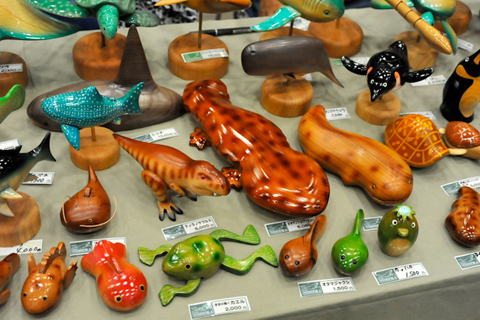 こちらのブースではオオサンショウウオやペンギンからハコフグまで、バラエティ豊かな動物達のウッドクラフトが展示されていた。まるで水族館?!な賑やかさが楽しい。