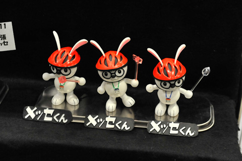 ワンフェス公式マスコットの「メッセくん」がズラリ。メガネやステッキなどの小物もキュートでした！