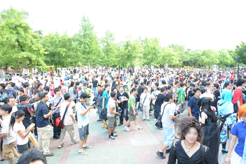 台湾におけるコスプレ文化は、日本に比べるとオープンなものとなっており、台北大学敷地内であれば、どこでも撮影可能となっているおり、イベント会場から離れた場所で撮影するコスプレイヤーとカメコの姿があった。