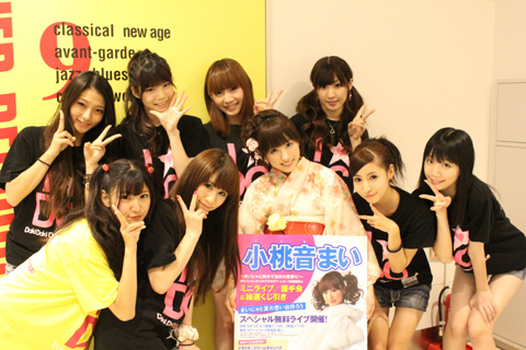 屋上公演は、雷雨で中止に･･･(；Д；)とっても残念でしたが、握手会のみになってしまっても、沢山のお客様が集まってくれていました☆「DokiDoki☆ドリームキャンパス」メンバーと集合写真☆お疲れ様でした♪