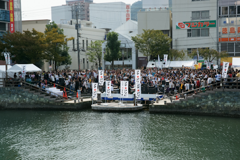 おなじみ新町川東公園ステージも大盛況！