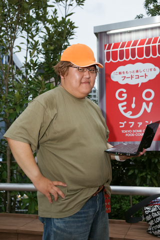 　引き続き、2011年10月15日・16日、水道橋の東京ドームシティで開催された大規模コスプレイベント“コスプレフェスタTDC”会場で見かけたコスプレイヤーさんたちを紹介！　画像は『シュタインズ・ゲート』よりCN:マツさんの橋田至。（撮影：中里キリ）