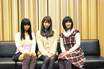 左から真堂圭さん、井上麻里奈さん、悠木碧さん