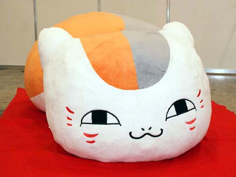 『夏目友人帳』より、巨大ニャンコ先生ぬいぐるみ