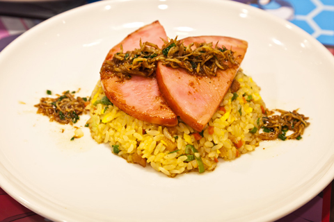 『DRAMAtical Murder』のコラボメニュー「特製しらすチャーハン蒼葉風」は、肉厚のハムがドーン！