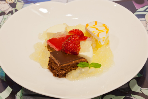 『sweet pool』とのコラボメニュー「善弥のメルヘンプレート」は、ナタデココソースのケーキ。
