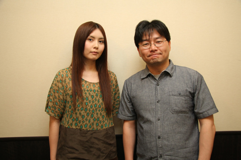 『アーシャのアトリエ～黄昏の大地の錬金術士～』ED曲『Altair』を歌うAnnabelさん(左) と、『Altair』の作詞・作曲者であり、サウンドディレクターの阿知波大輔さん(右)。