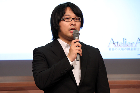 『アーシャのアトリエ』開発ディレクター・岡村佳人さん。