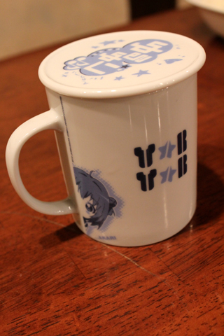 裏面にいました。しかも顔が見切れています。＼アッカリーン／