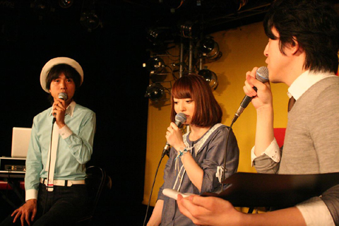 花澤さんと中塚氏（写真左）とトークの様子。