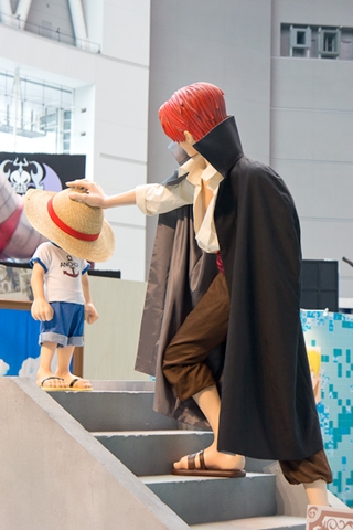 入場すると幼いルフィとシャンクスの名場面がお出迎え