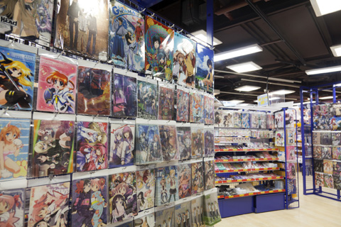 クリアファイルコーナーのほかにも、クリアポスターも販売中。