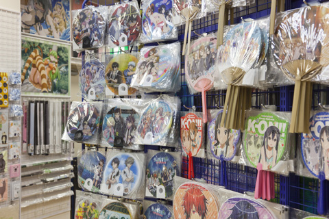 夏の必須アイテム“うちわ”や“扇子”もたくさん！