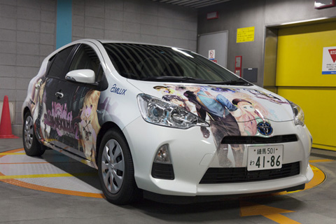 もう一台の痛車「アクア」。こちらはタイムレンタル用の公道走行可能車なので、オーリスに比べると多少おとなしめの痛車。