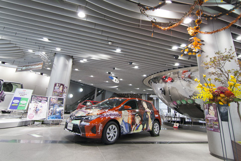 期間中はエル役の伊瀬茉莉也さんと、ジュード役の代永翼さんによる館内アナウンスが流れている。定期的に放送されるので聞き逃さないように。