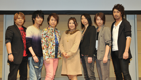 左から、楠大典さん、細谷佳正さん、置鮎龍太郎さん、皆川純子さん、諏訪部順一さん、小野大輔さん、遠藤大智さん。 