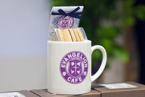 おしゃれなロゴがプリントされた「クッキー入りマグカップ」も限定商品だ。こちらも価格1050円です。お土産に最適。